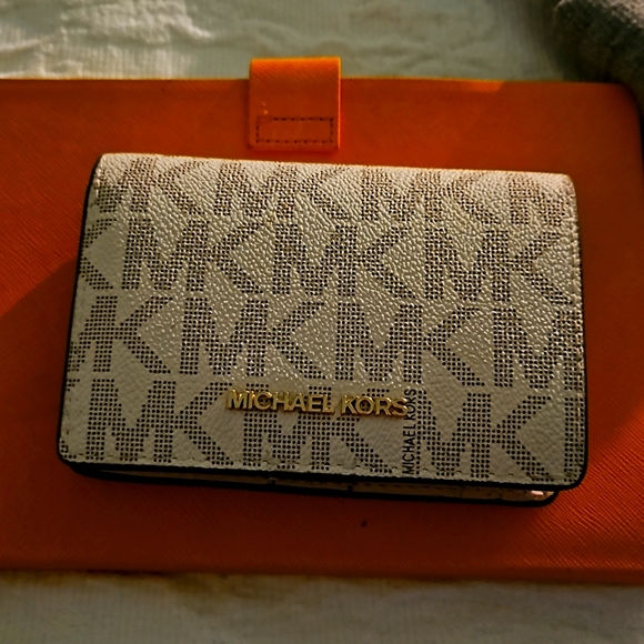 MK WALLET - Picture 1 of 4